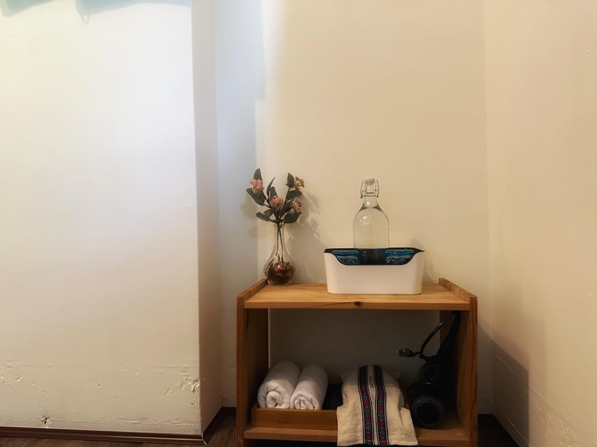 Dulan The Travel Bug Bistro Inn Donghe Dış mekan fotoğraf