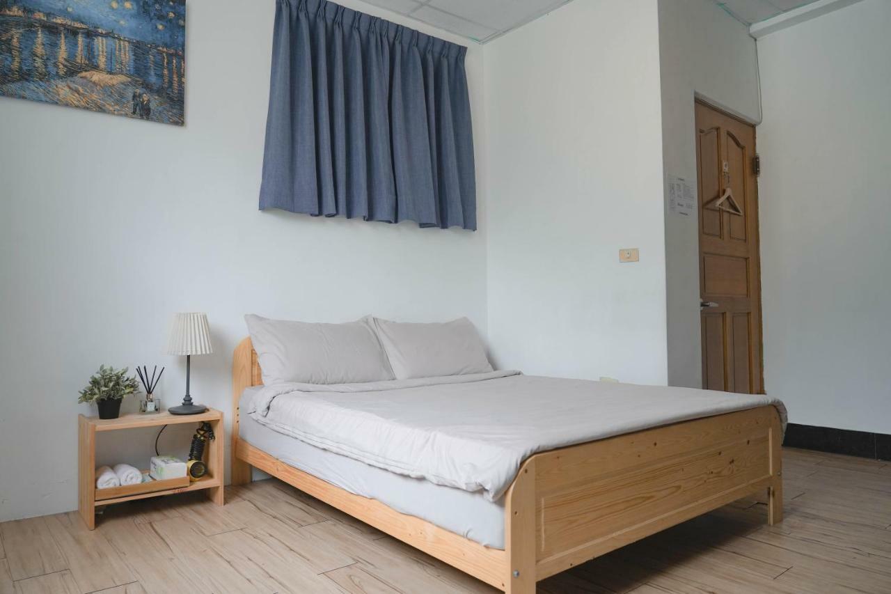 Dulan The Travel Bug Bistro Inn Donghe Dış mekan fotoğraf
