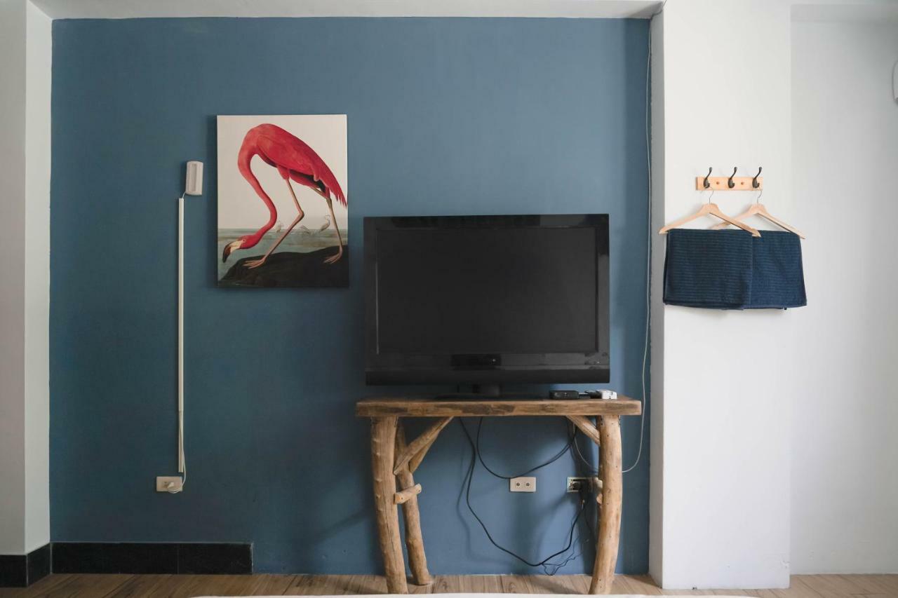 Dulan The Travel Bug Bistro Inn Donghe Dış mekan fotoğraf