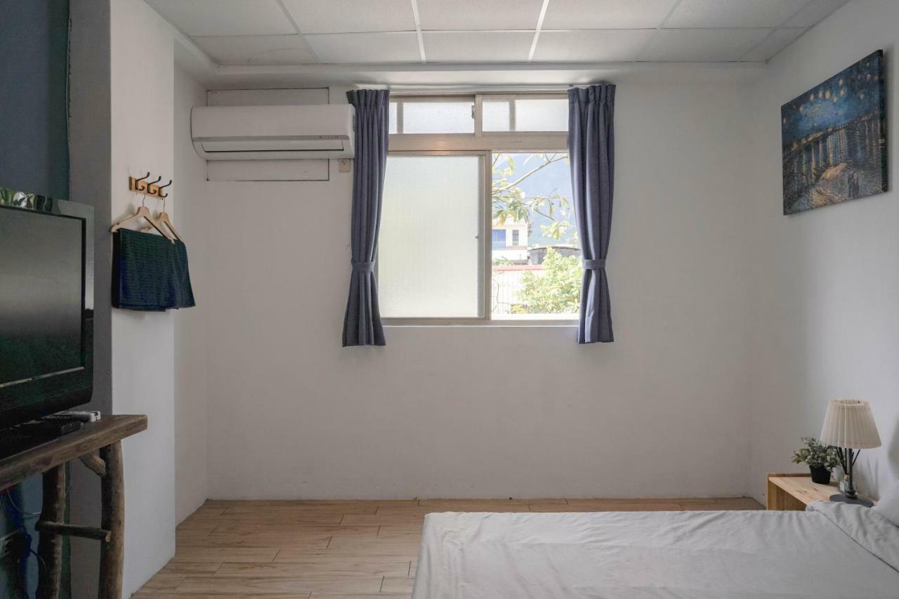 Dulan The Travel Bug Bistro Inn Donghe Dış mekan fotoğraf