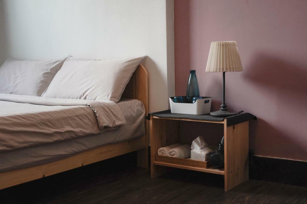 Dulan The Travel Bug Bistro Inn Donghe Dış mekan fotoğraf