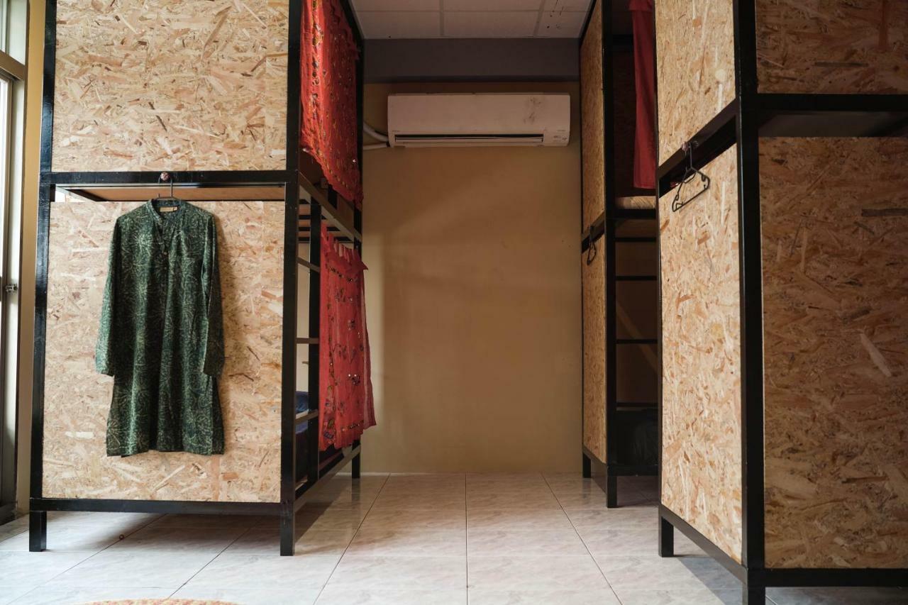 Dulan The Travel Bug Bistro Inn Donghe Dış mekan fotoğraf