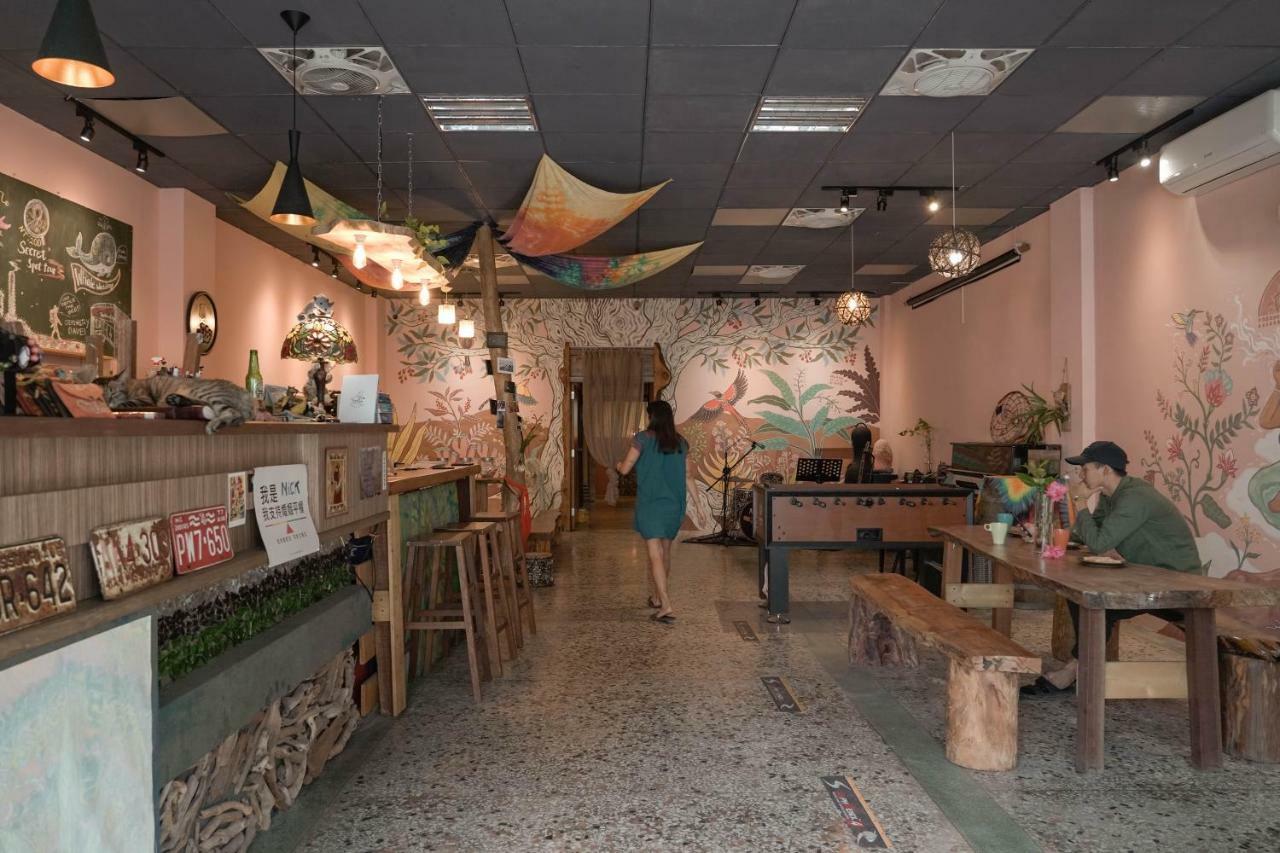 Dulan The Travel Bug Bistro Inn Donghe Dış mekan fotoğraf
