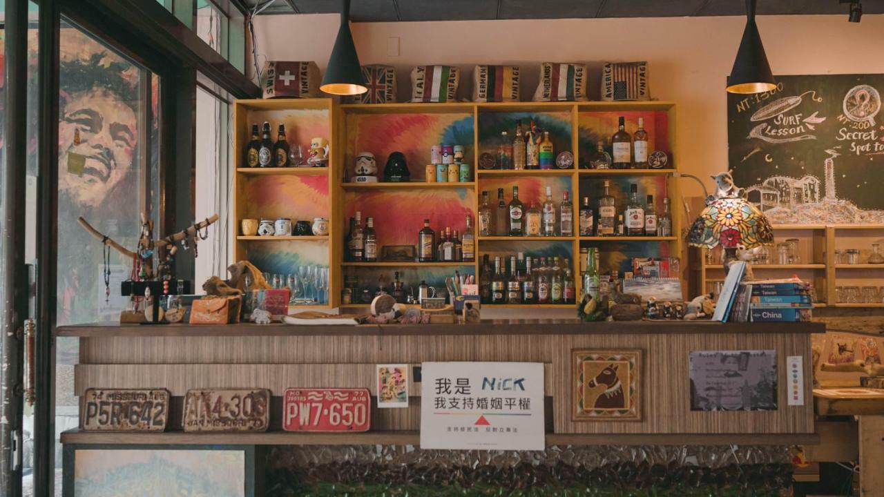 Dulan The Travel Bug Bistro Inn Donghe Dış mekan fotoğraf