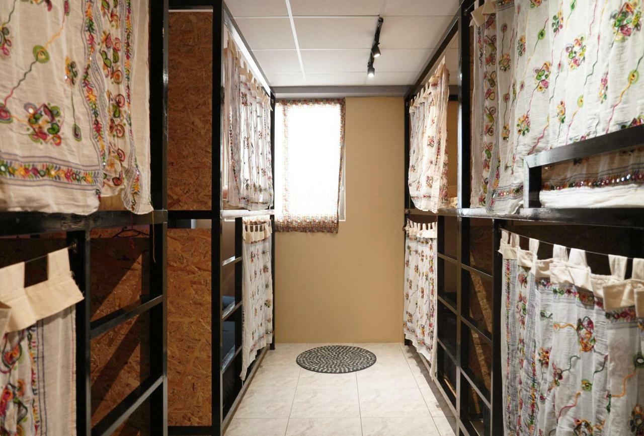 Dulan The Travel Bug Bistro Inn Donghe Dış mekan fotoğraf